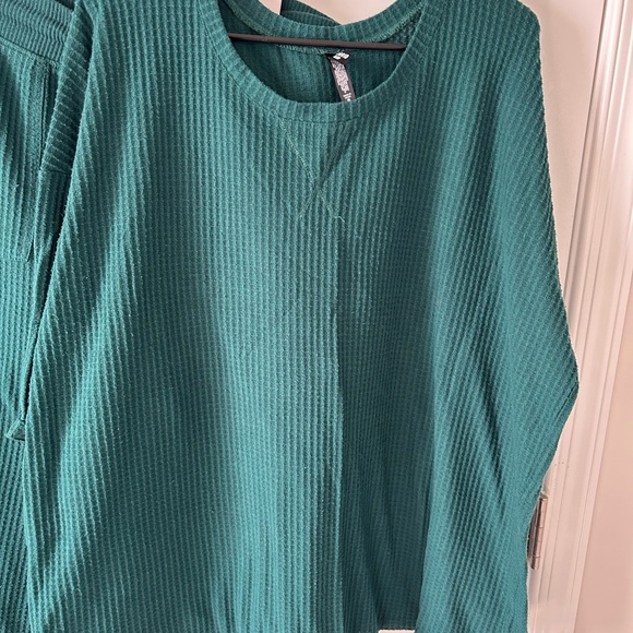 Green Ribbed Lounge Set - Picture 2 of 3